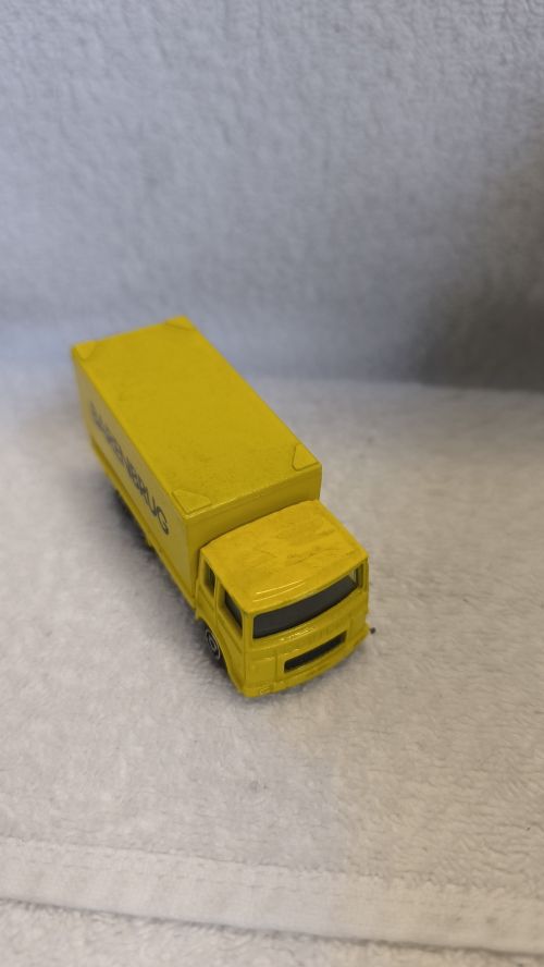  Camioncino giallo barenb