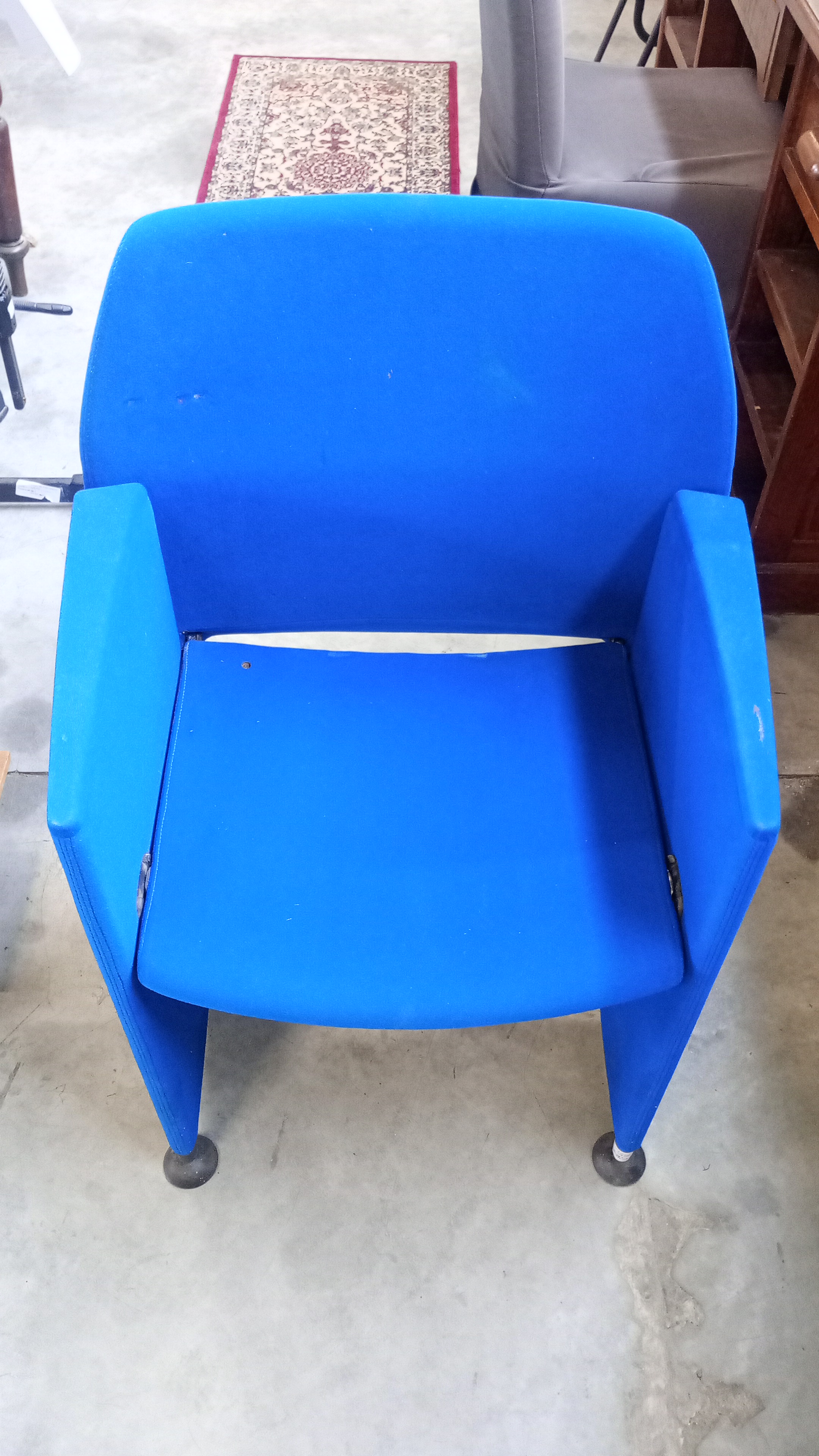 POLTRONA IN STOFFA BLU 