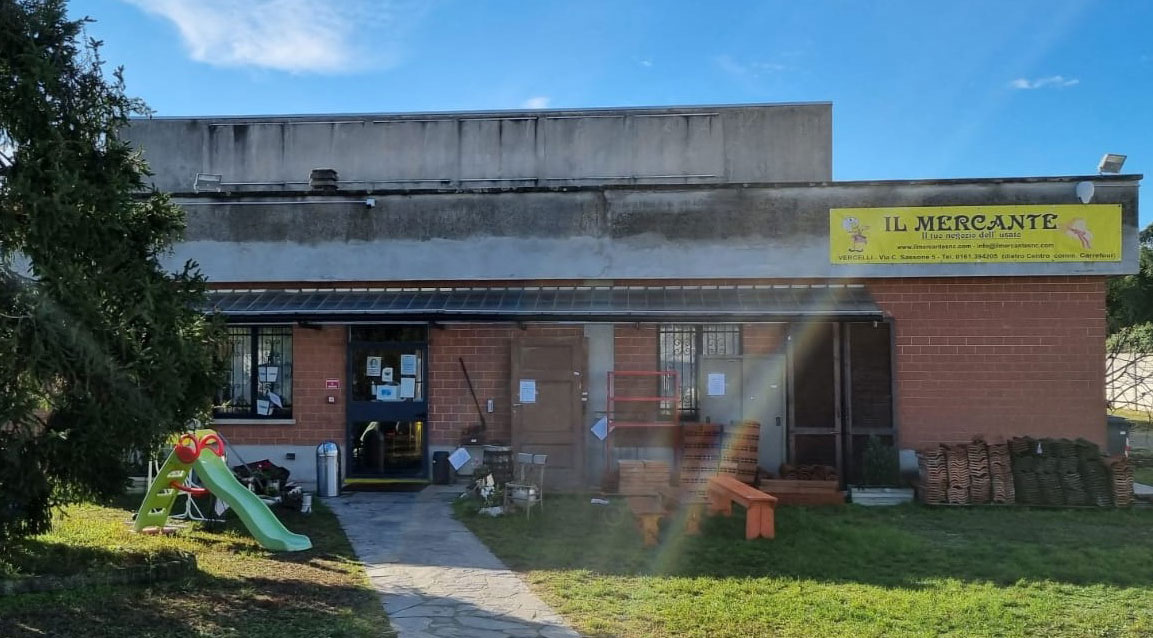 Showroom Mobili Usati Civico 14 16 Il Mercante Vercelli